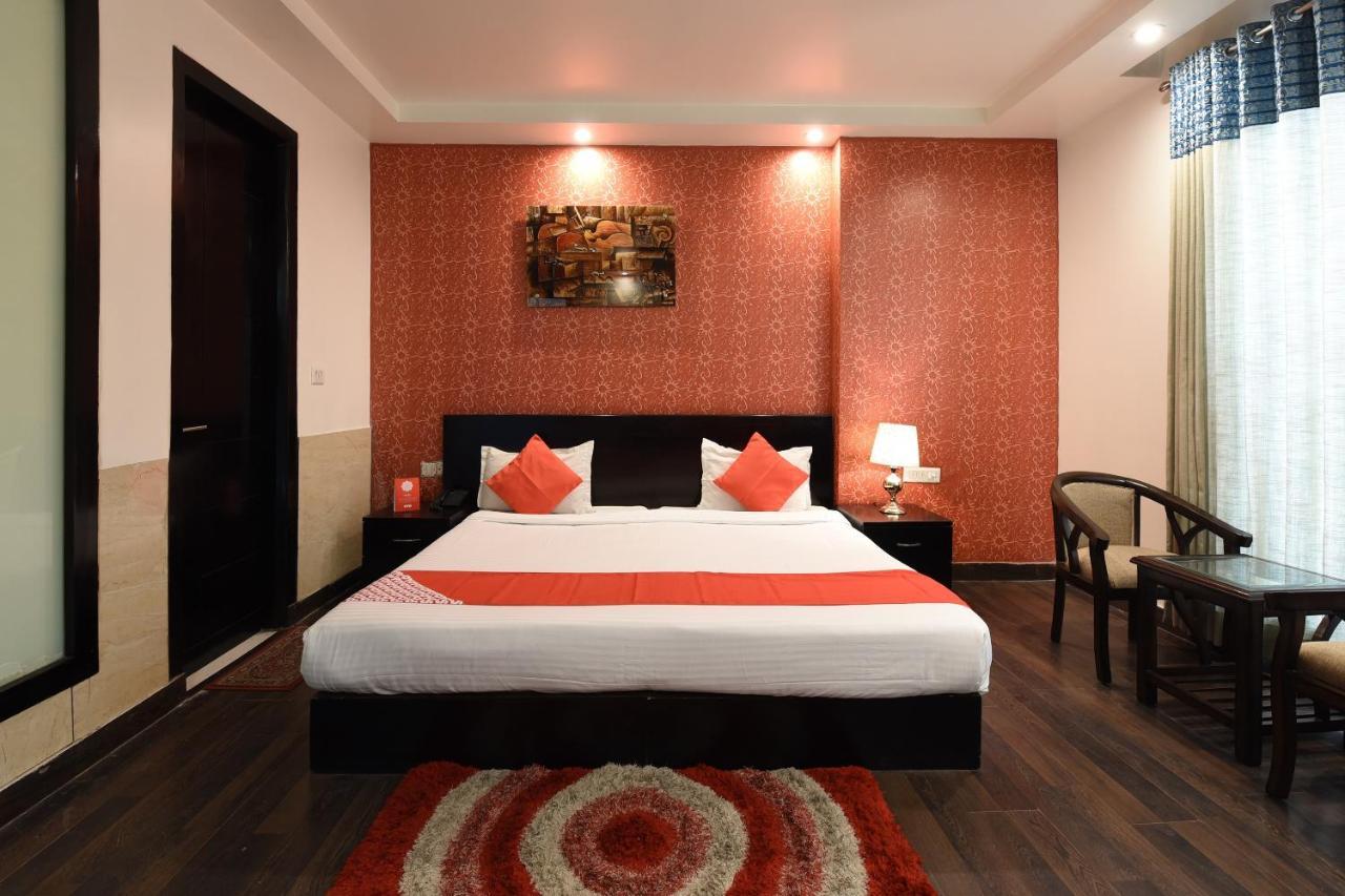 Oyo Flagship 18940 Hotel Swathi Нью-Дели Экстерьер фото